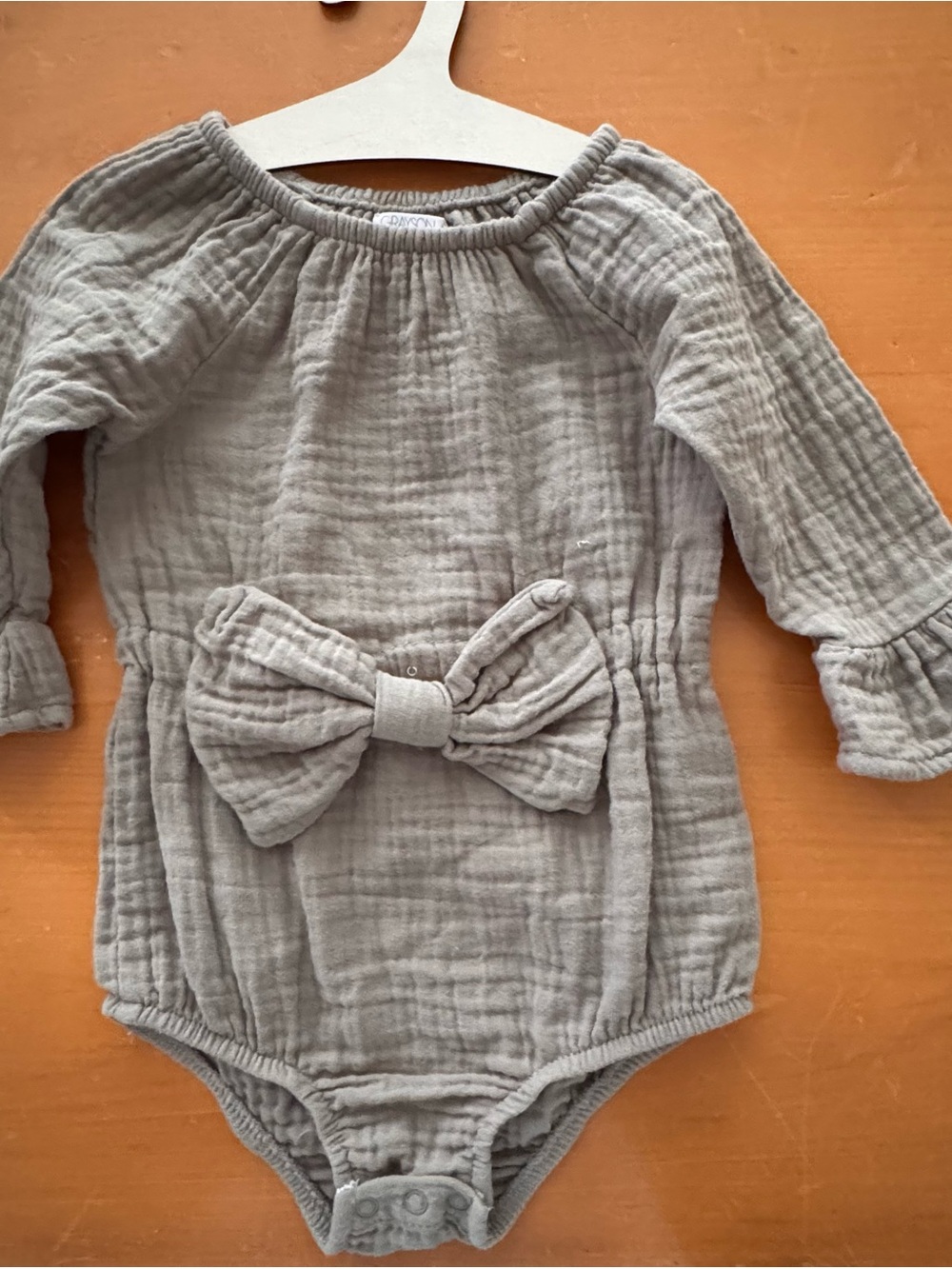 Soft Gauze Long-Sleeve Baby One-Piece with Bow — Light Taupe